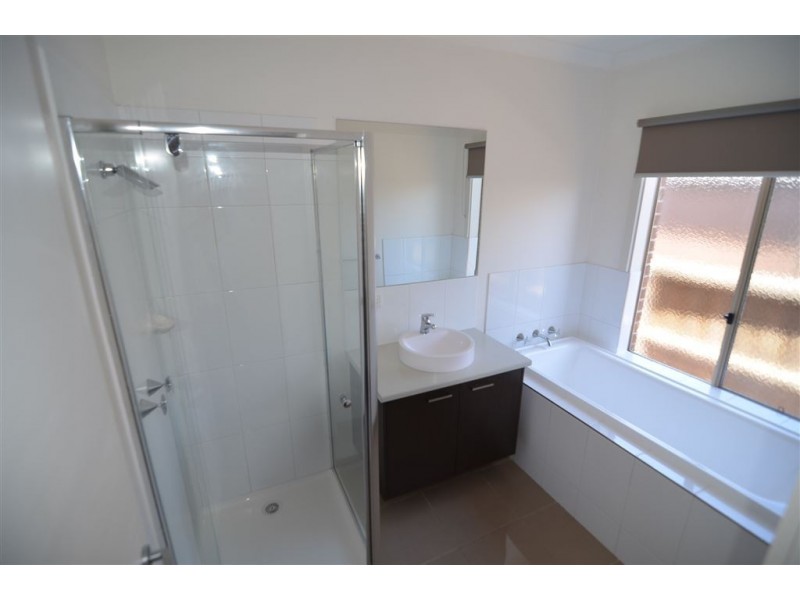 4 Piccadilly Circuit, Doreen VIC 3754