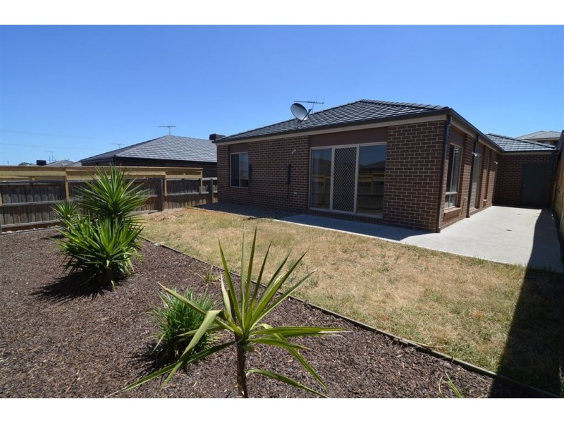 4 Piccadilly Circuit, Doreen VIC 3754
