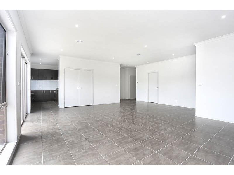 2/24 Waratah Street, Thomastown VIC 3074