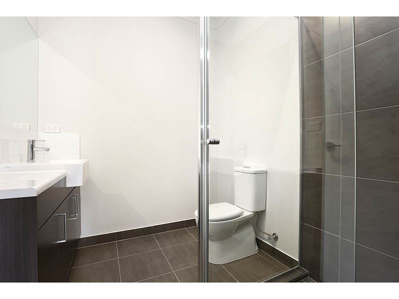 2/24 Waratah Street, Thomastown VIC 3074