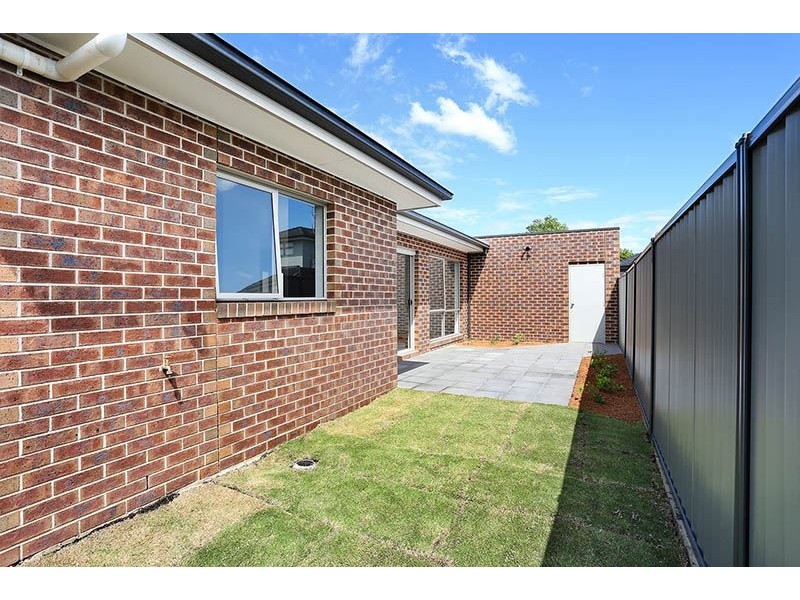 2/24 Waratah Street, Thomastown VIC 3074