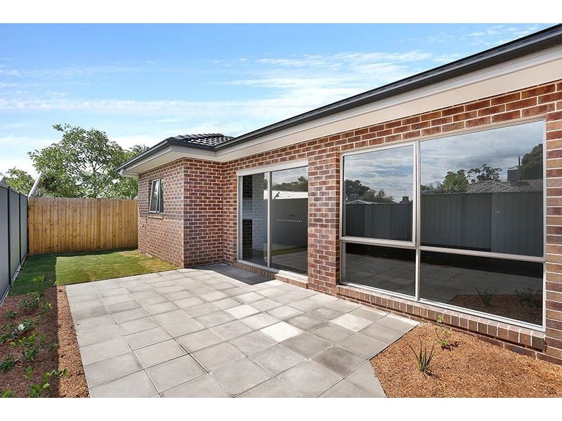 2/24 Waratah Street, Thomastown VIC 3074