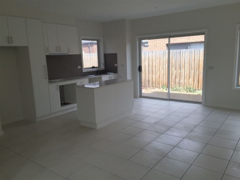 2/12 Hermione Terrace, Epping VIC 3076