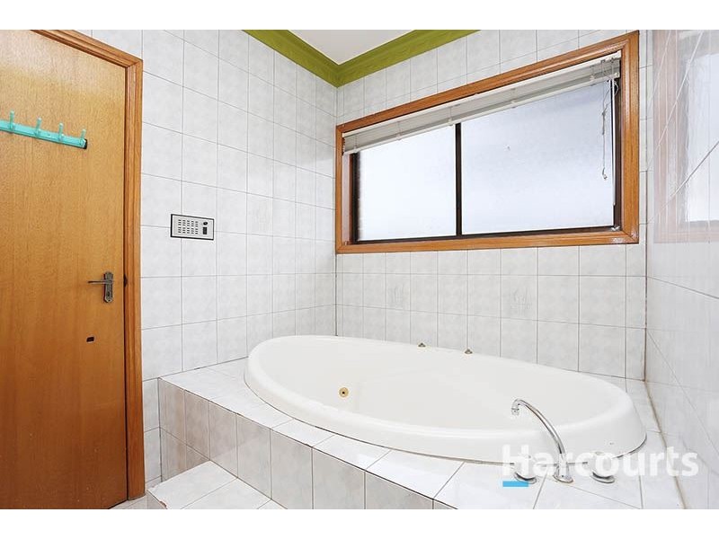 24 Dakota Drive, Thomastown VIC 3074