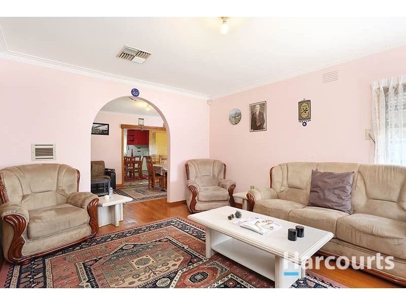 14 Charlton Place, Thomastown VIC 3074