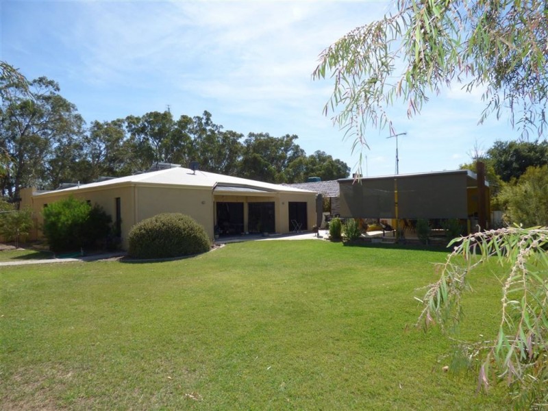 17 The Avenue, Warracknabeal VIC 3393