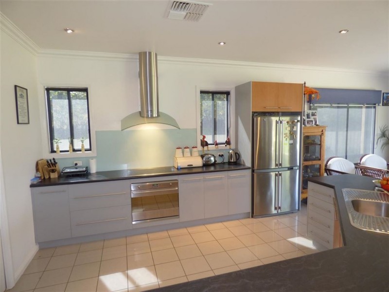 17 The Avenue, Warracknabeal VIC 3393