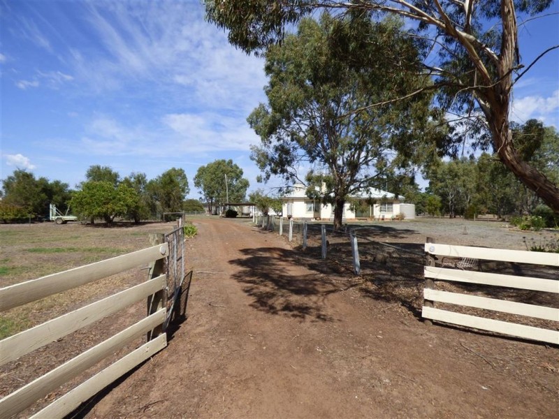 14 Rueben Burns Road, Edenhope VIC 3318