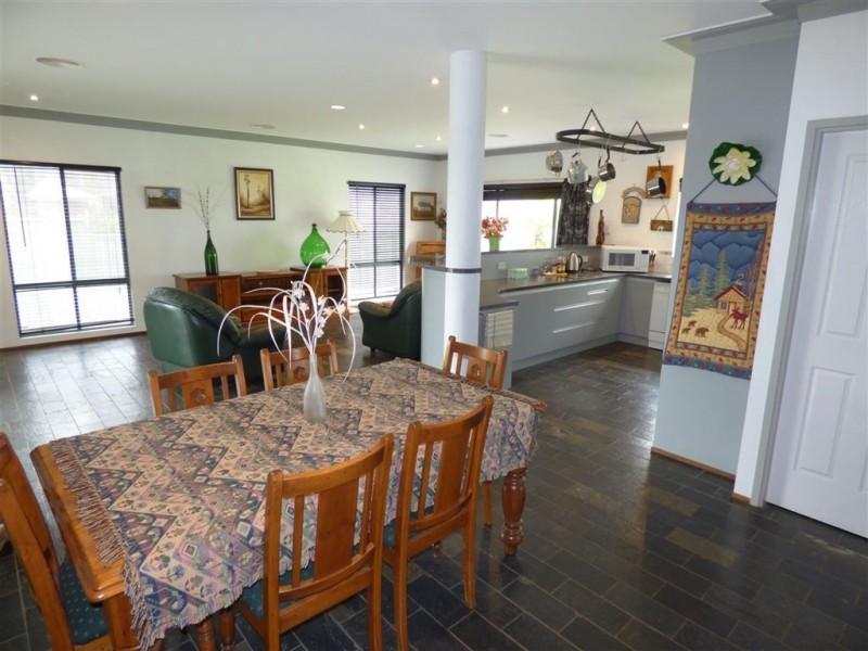 199 Lake Street, Edenhope VIC 3318