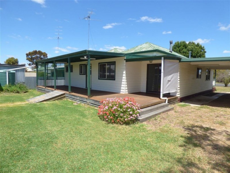 16 Edinburgh Road, Edenhope VIC 3318