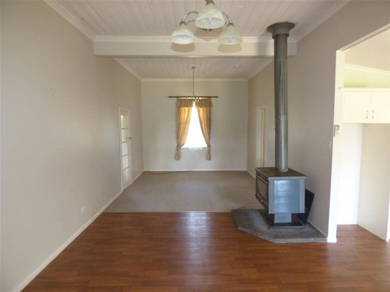 16 Edinburgh Road, Edenhope VIC 3318