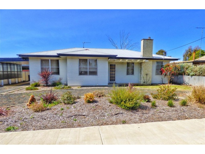 32 Edinburgh Road, Edenhope VIC 3318