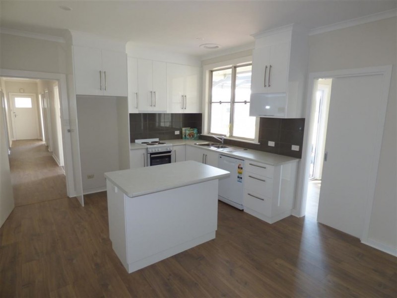 32 Edinburgh Road, Edenhope VIC 3318