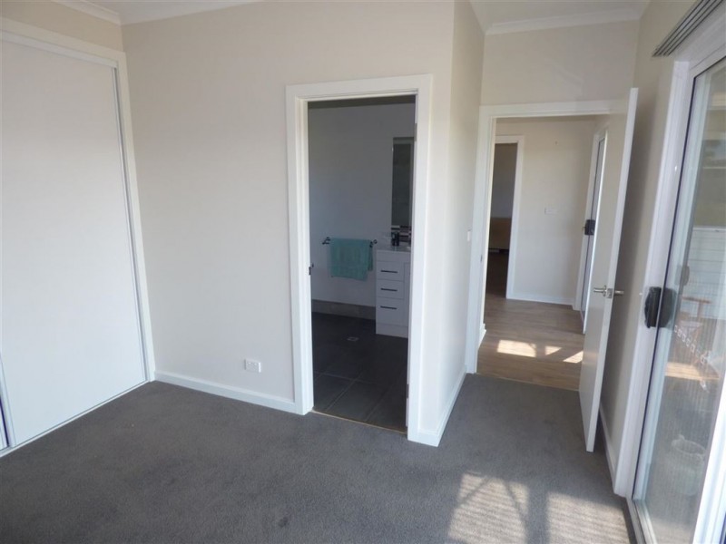 32 Edinburgh Road, Edenhope VIC 3318