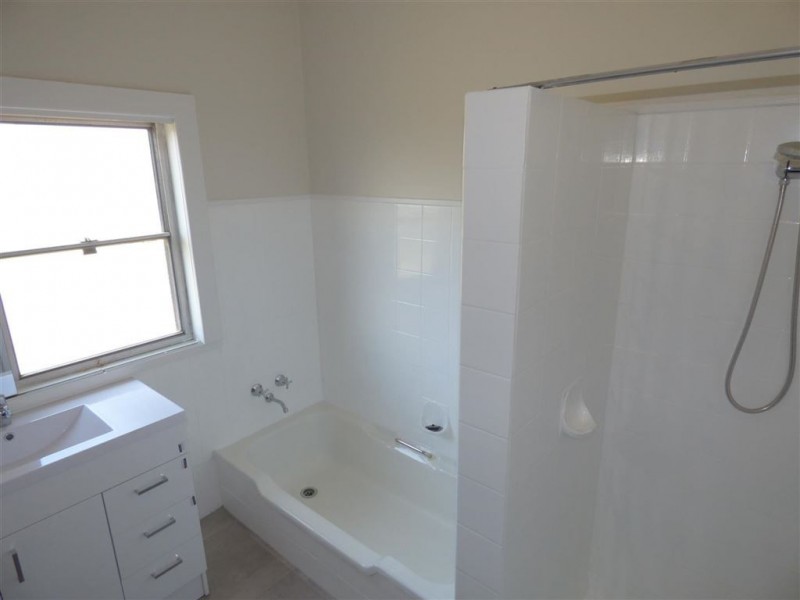 32 Edinburgh Road, Edenhope VIC 3318