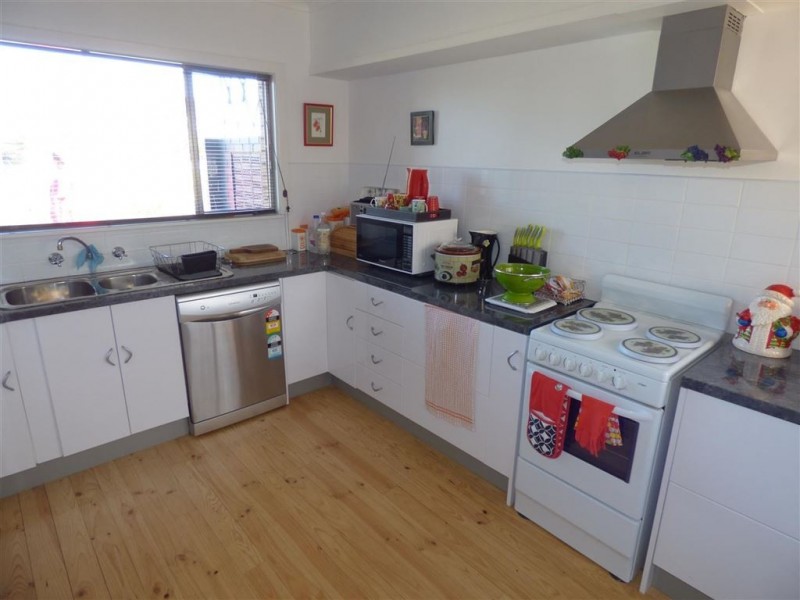 61A & 61B Lake St, Edenhope VIC 3318