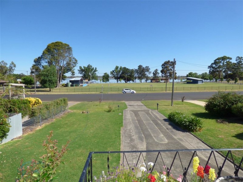 61A & 61B Lake St, Edenhope VIC 3318