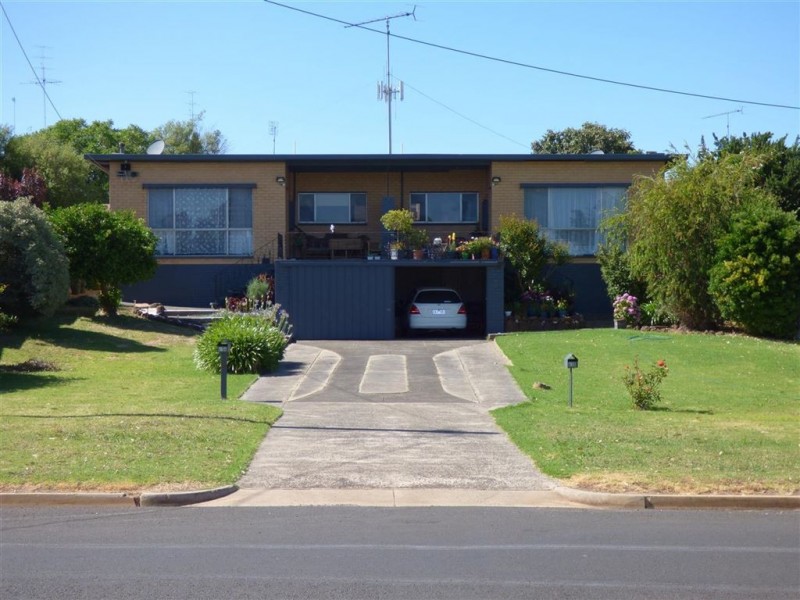 61A & 61B Lake St, Edenhope VIC 3318