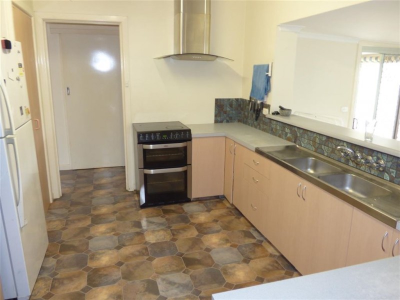 28 Wannon Ave, Edenhope VIC 3318