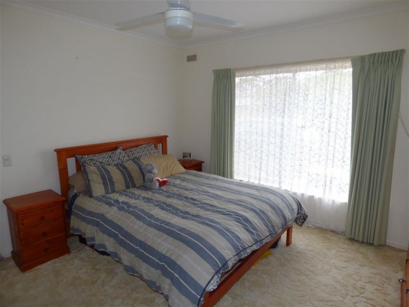 28 Wannon Ave, Edenhope VIC 3318