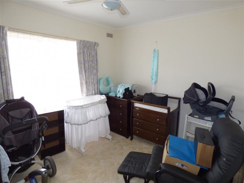 28 Wannon Ave, Edenhope VIC 3318