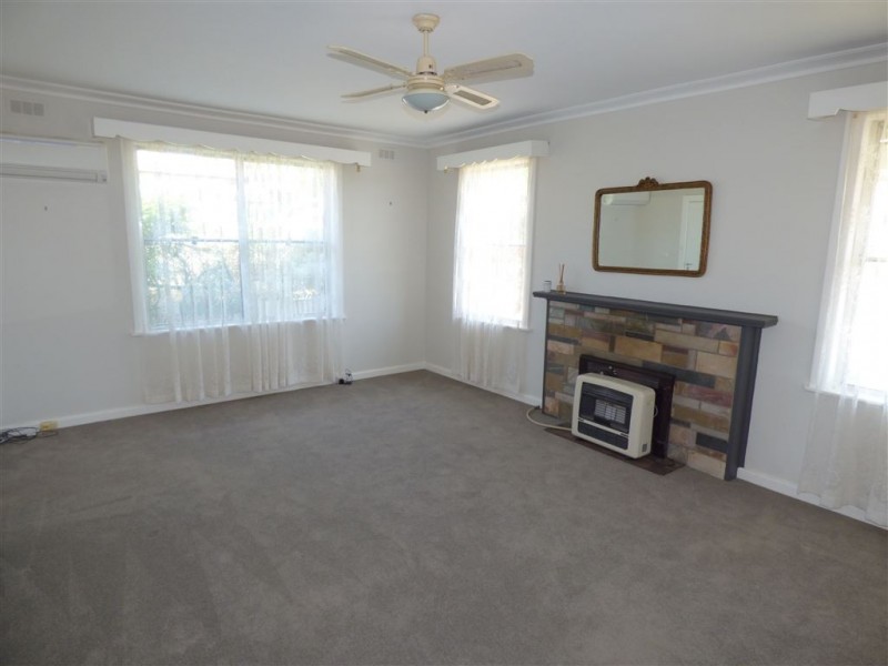 32 Edinburgh Road, Edenhope VIC 3318