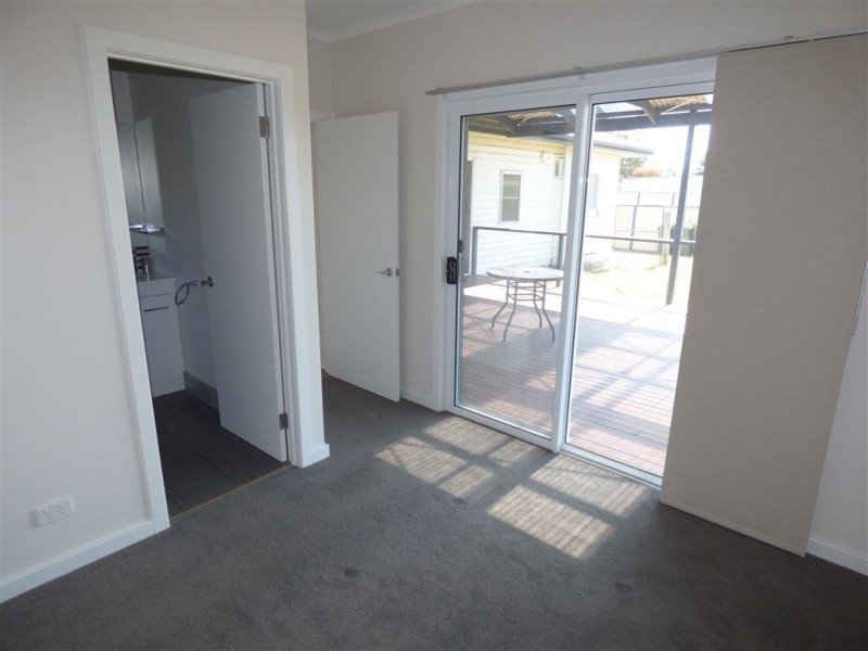 32 Edinburgh Road, Edenhope VIC 3318