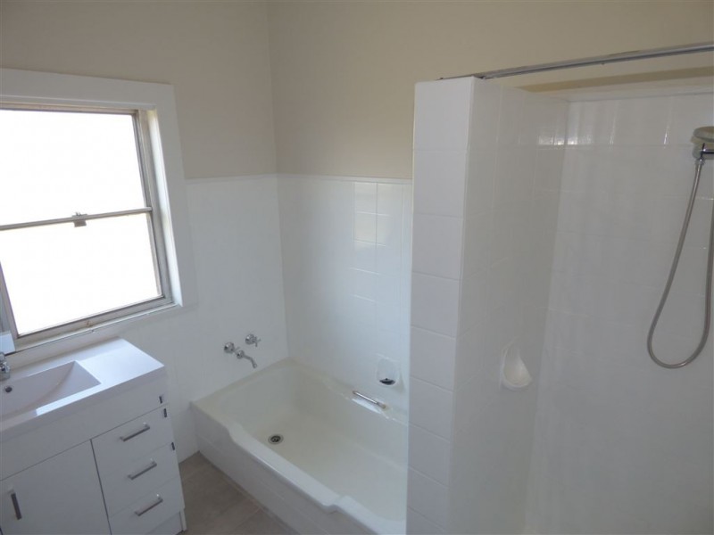 32 Edinburgh Road, Edenhope VIC 3318