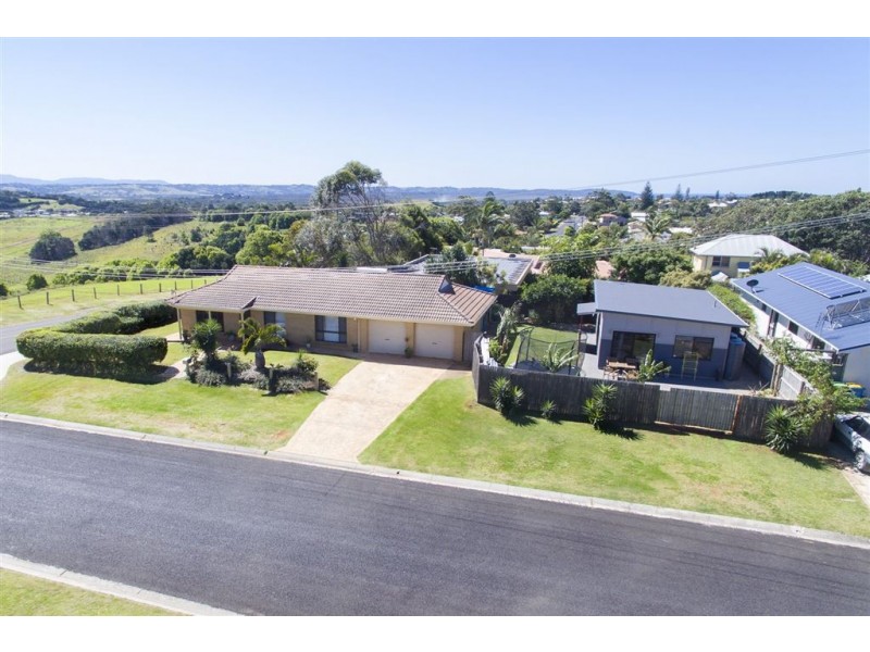 2 Sandstone Crescent, Lennox Head NSW 2478