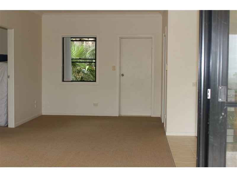 2/77 Meridian Drive, Coolgardie NSW 2478