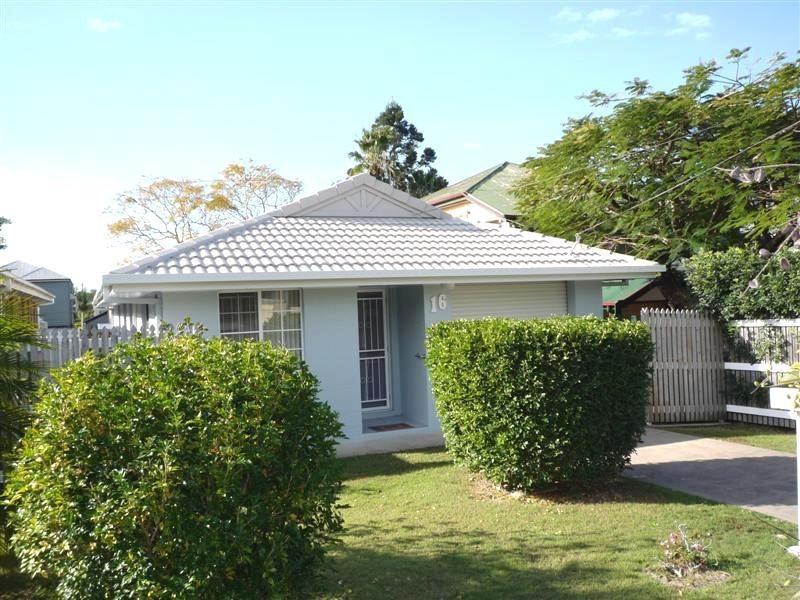 16 Akala Street, Camp Hill QLD 4152