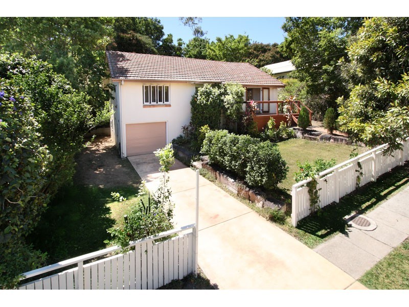 12 Greenmount Avenue, Holland Park QLD 4121