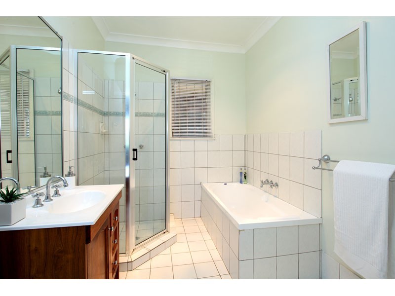 12 Greenmount Avenue, Holland Park QLD 4121