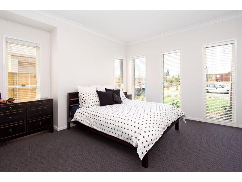 11 Lennox Close, Manly West QLD 4179