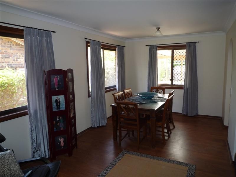 27 Boynedale Street, Carindale QLD 4152