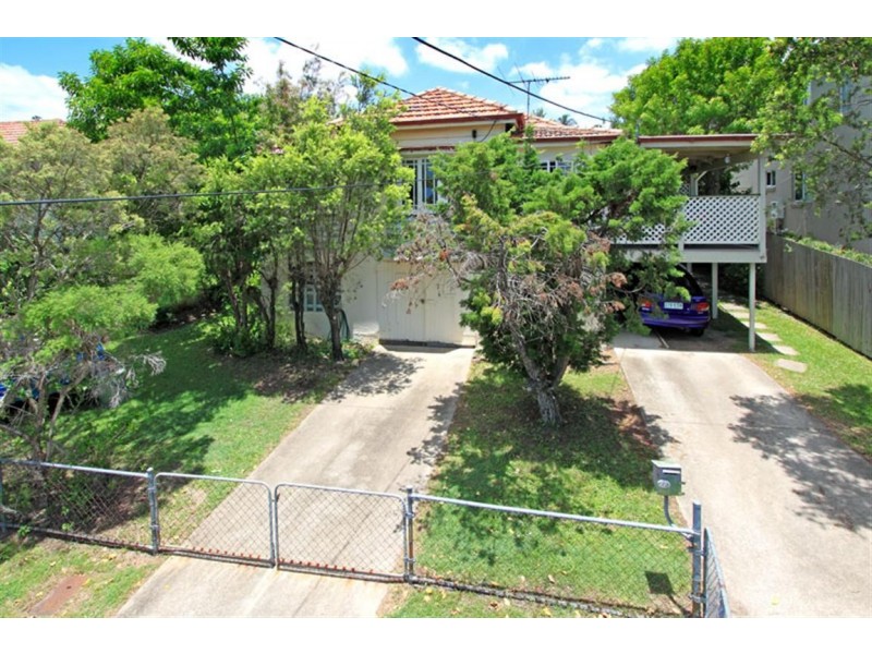 77 Martha Street, Camp Hill QLD 4152