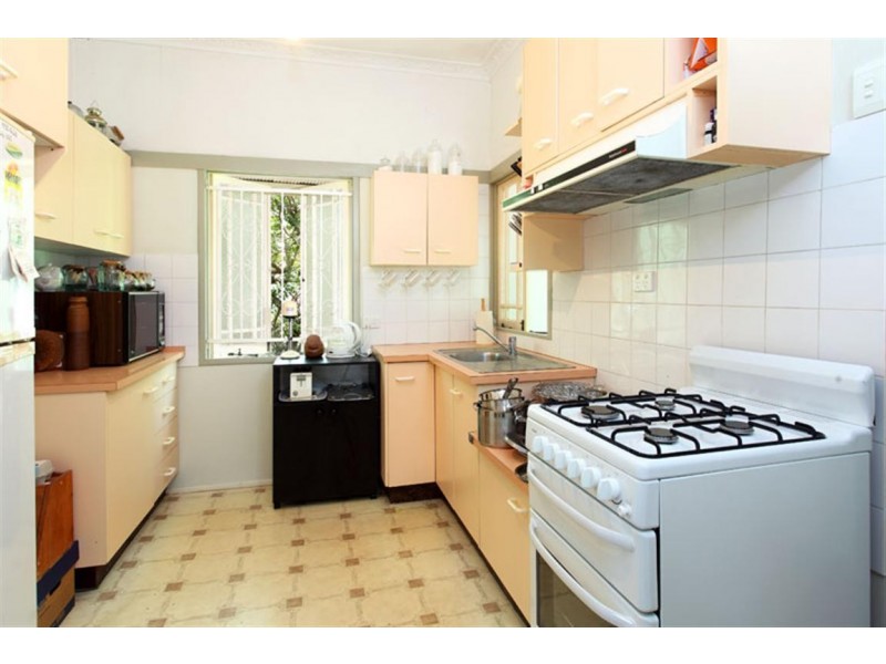 77 Martha Street, Camp Hill QLD 4152