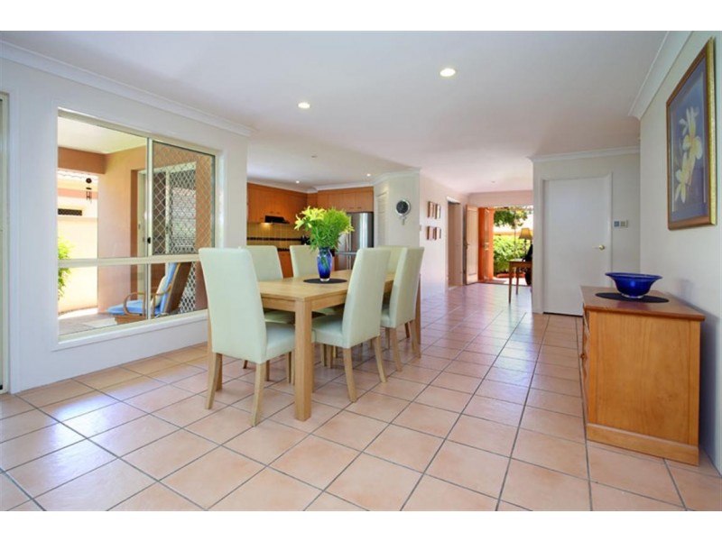 7 Sorrento Close, Carindale QLD 4152