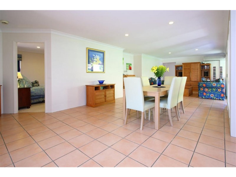 7 Sorrento Close, Carindale QLD 4152