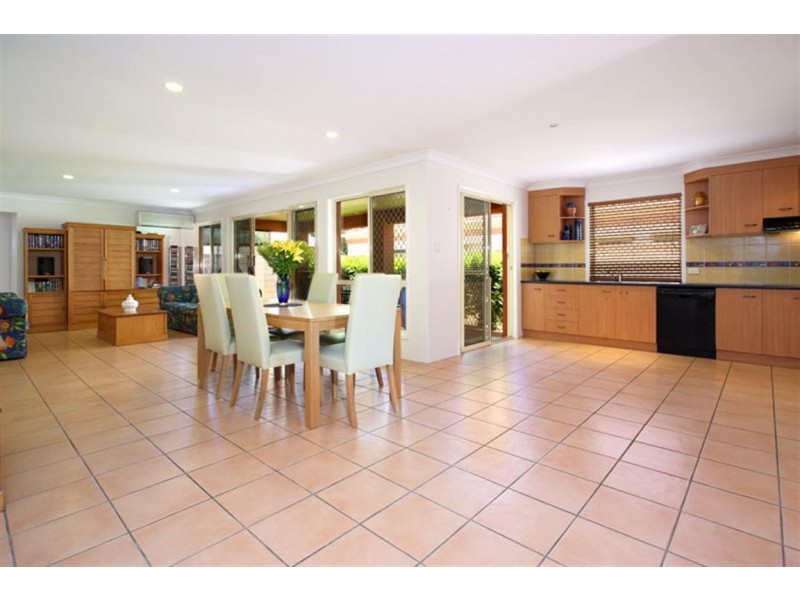 7 Sorrento Close, Carindale QLD 4152