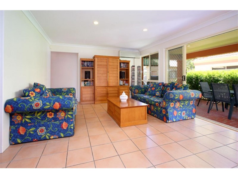 7 Sorrento Close, Carindale QLD 4152