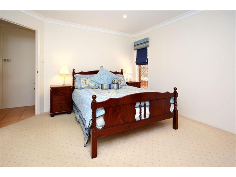 7 Sorrento Close, Carindale QLD 4152