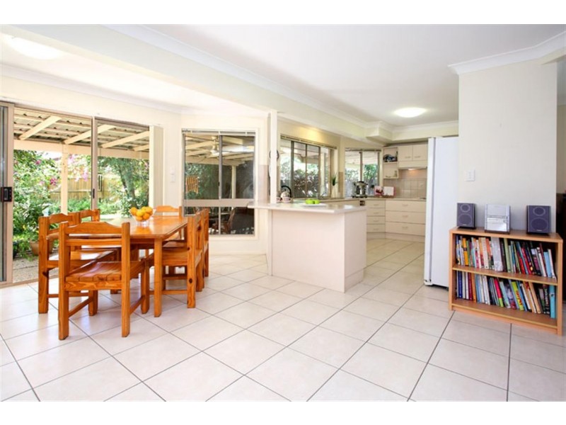 2 Stevenson Court, Carindale QLD 4152