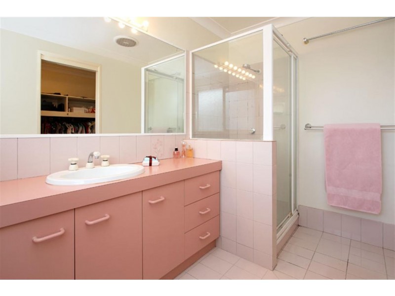 2 Stevenson Court, Carindale QLD 4152