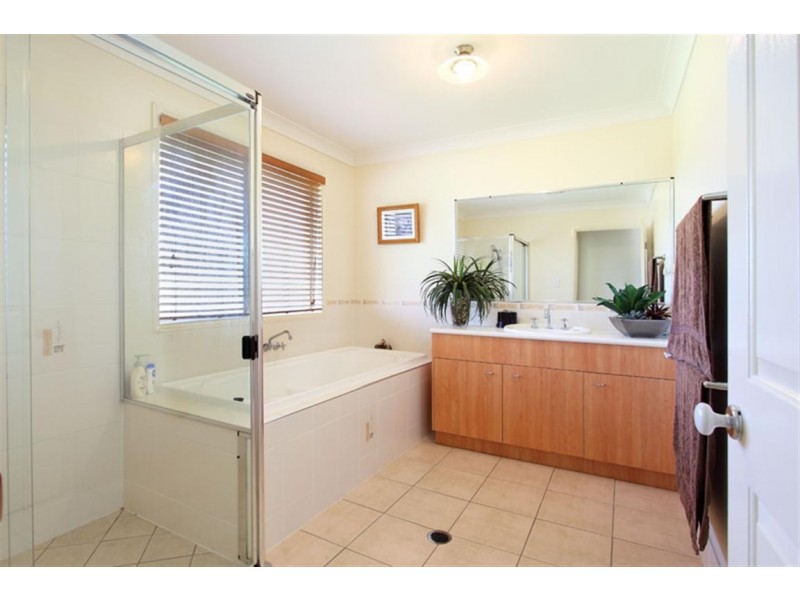 48 Ivy Crescent, Wakerley QLD 4154