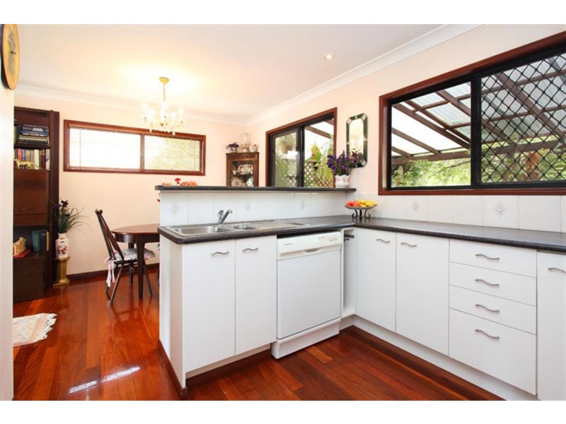 6 Solander, Carina QLD 4152