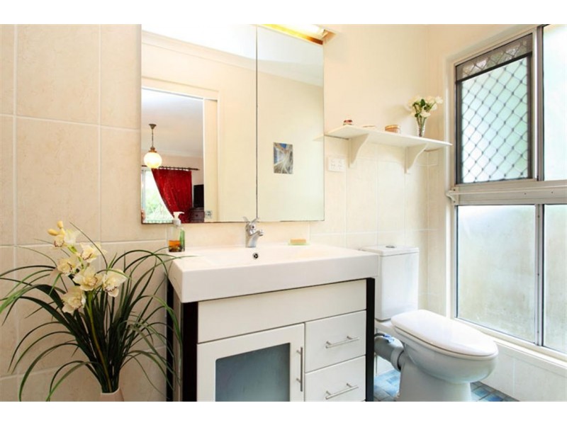 6 Solander, Carina QLD 4152