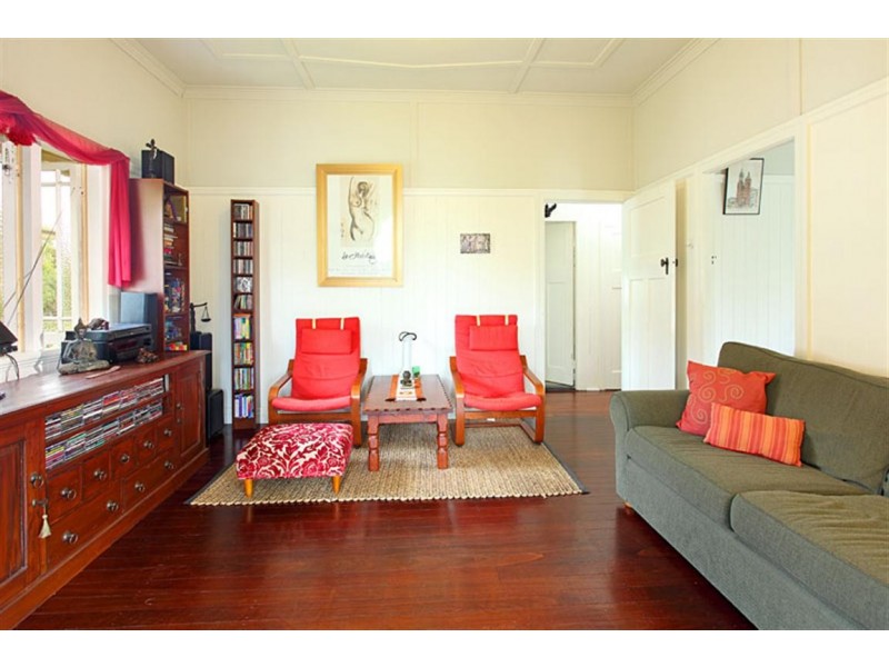 90 Kennington Road, Camp Hill QLD 4152