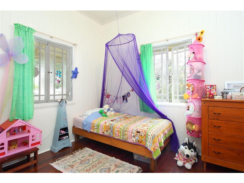 90 Kennington Road, Camp Hill QLD 4152