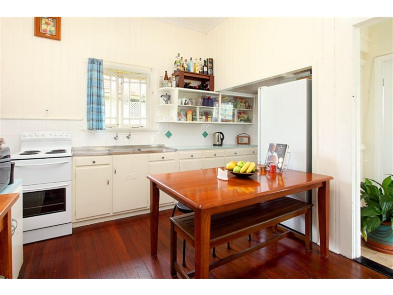 90 Kennington Road, Camp Hill QLD 4152